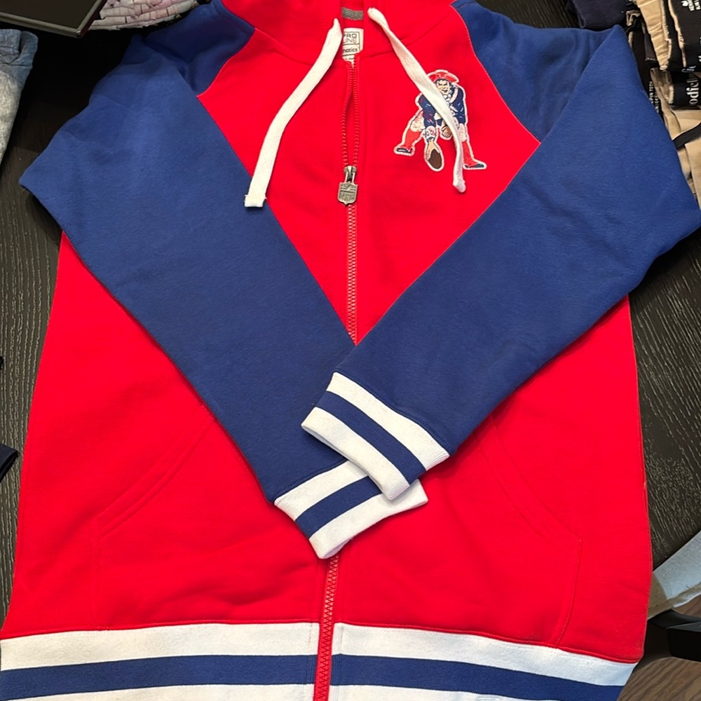 Patriots retro new without tags men’s hoodie zippered men’s small